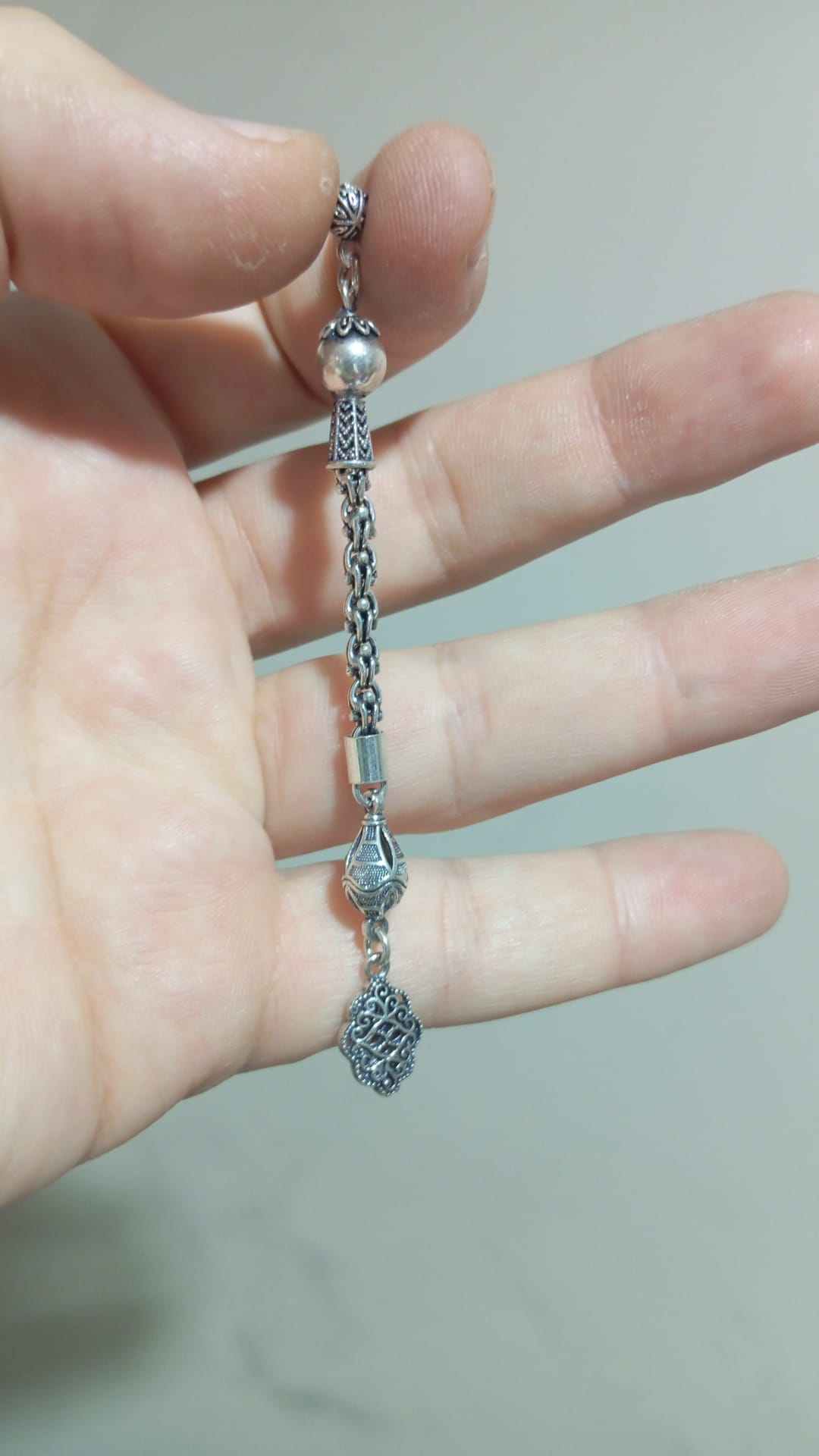 Tek Kollu Nakkaş 925 ayar gümüş tesbih püskülü