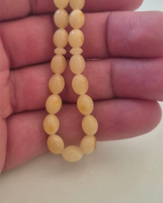 NaturAmber Baltık Sütlü Kehribar Tesbih — 7,5×6 mm Zeytin Kesim · 33 Tane