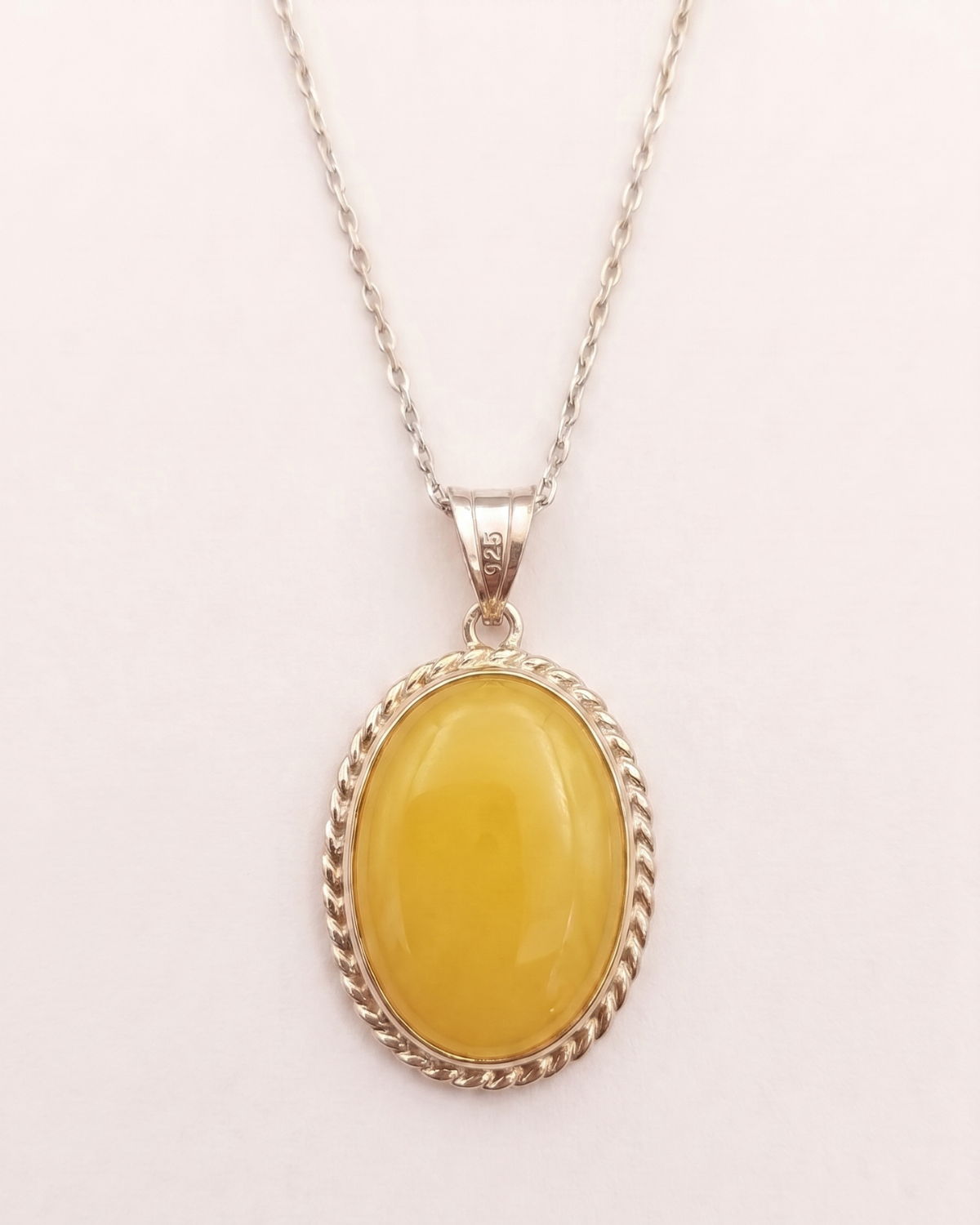 Kehribar Kolye — Oval Kesim · Gümüş Zincir ve Kasa