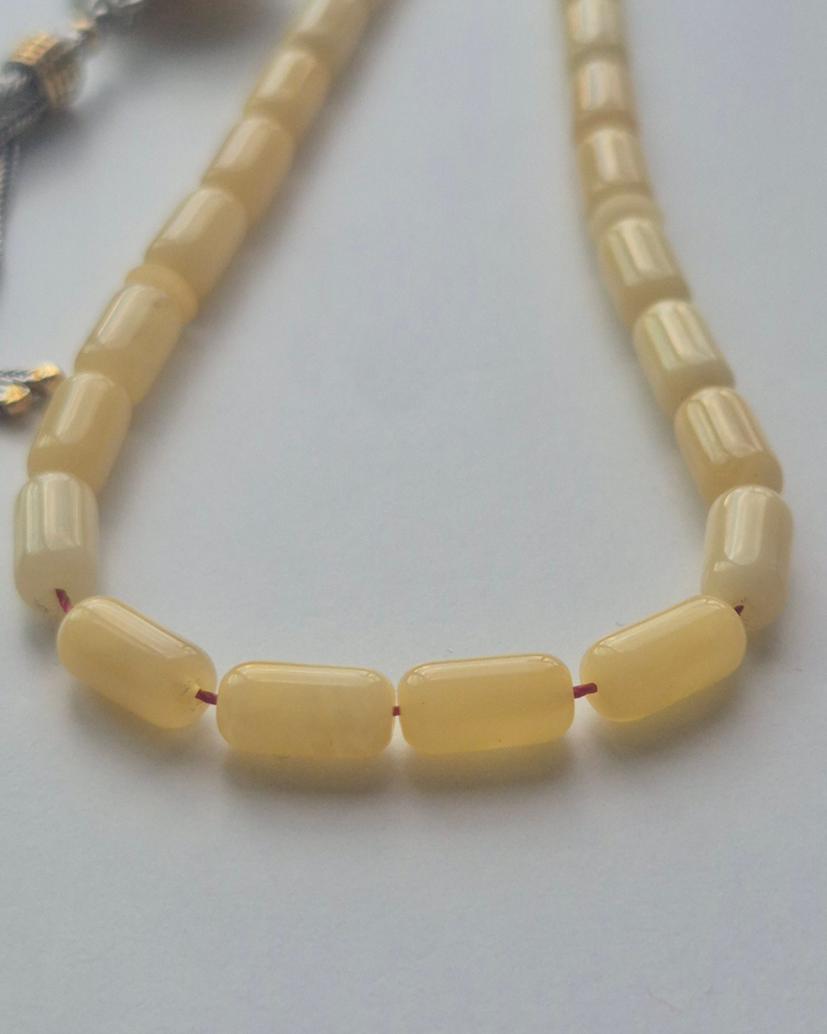 Sütlü Kehribar Tesbih 9,7x5 mm Fıçı Kesim 33 Tane