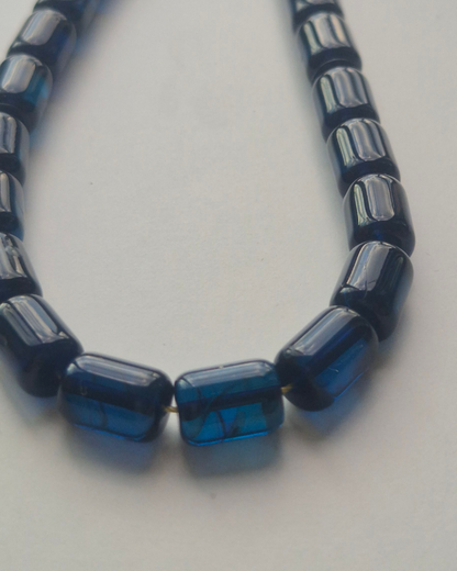 Dominik Mavi Kehribar Tesbih — 9,8×7 mm Fıçı Kesim · 33 Tane
