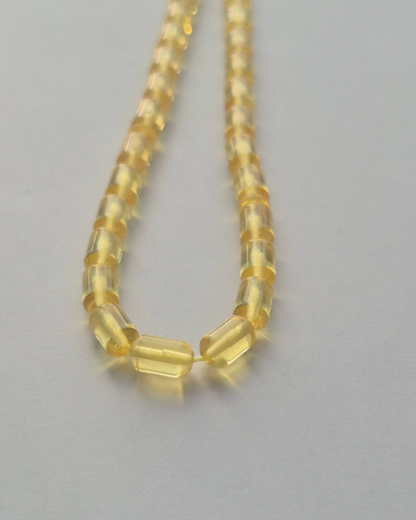 Bal Kehribar Tesbih — 6.5×4 mm fıçı kesim, 33 tane · Doğal Baltık damla kehribarı — ek görünüm