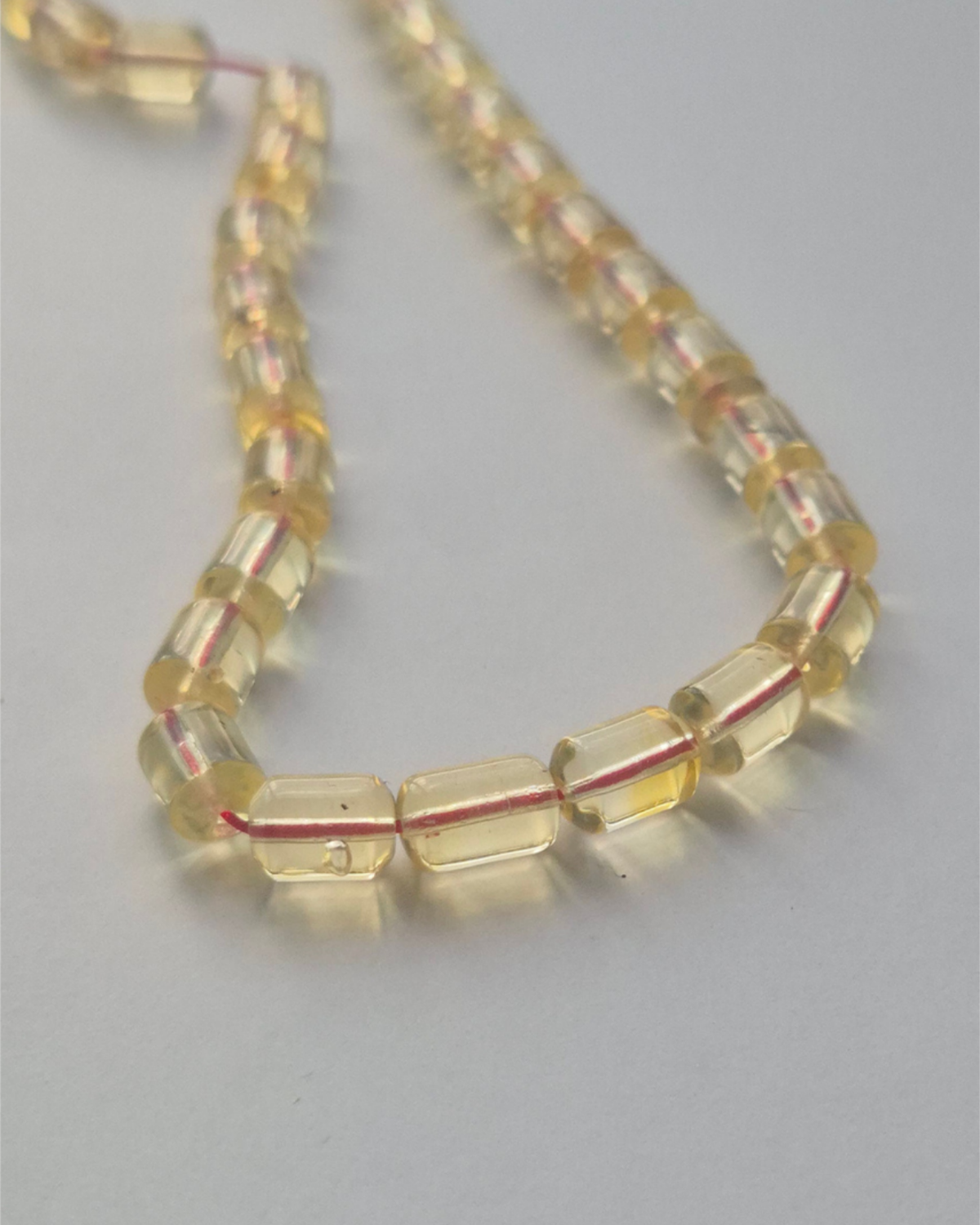 Bal Kehribar Tesbih — 7×5 mm fıçı kesim, 33 tane · Doğal Baltık damla kehribarı — ek görünüm