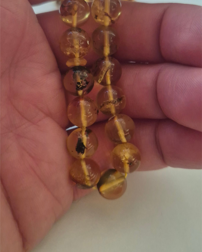 Damarlı Bal Kehribar Tesbih — 9.7 mm küre kesim, 33 tane · Doğal Baltık damla kehribarı — ek görünüm