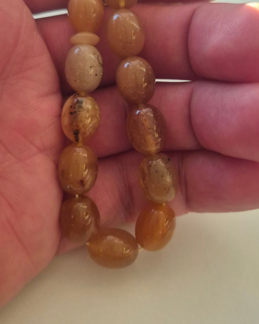 Damarlı Sütlü Kehribar Tesbih — 12×9.5 mm zeytin kesim, 33 tane · Doğal Baltık damla kehribarı — ek görünüm