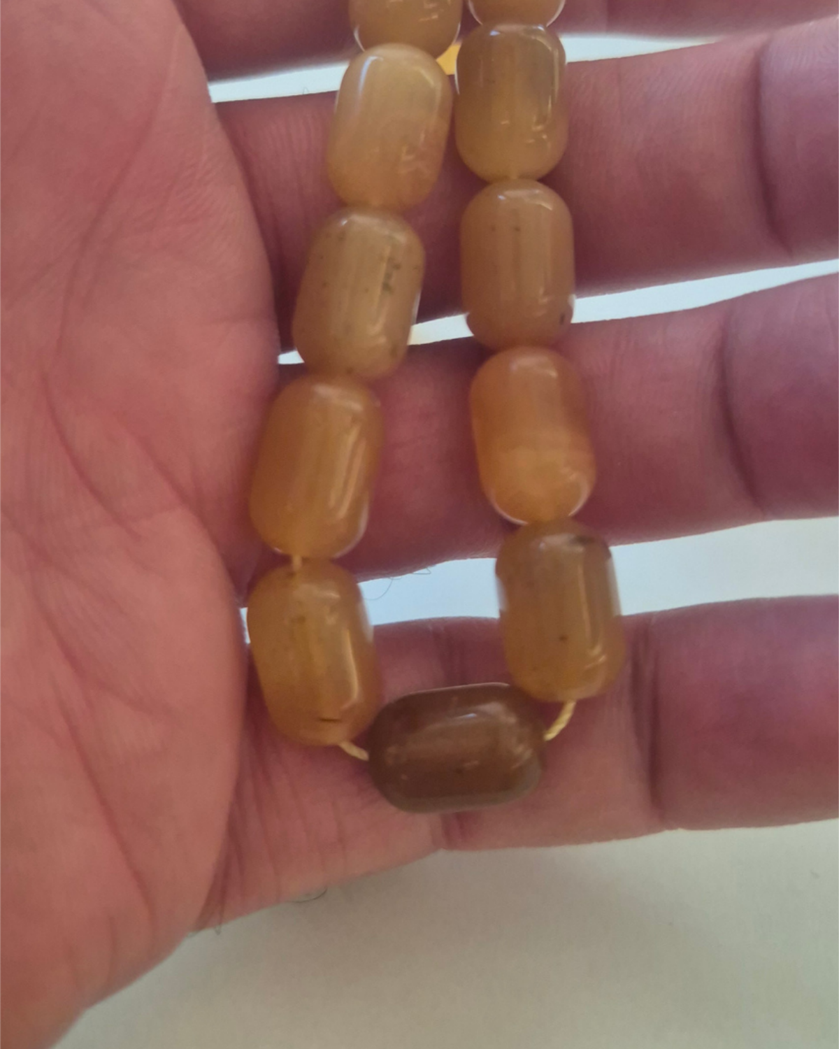 Damarlı Sütlü Kehribar Tesbih — 13.5×9 mm fıçı kesim, 33 tane · Doğal Baltık damla kehribarı — ek görünüm