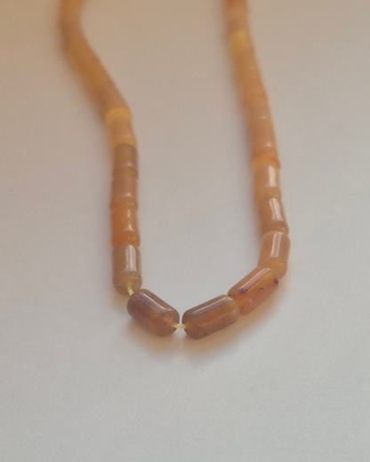 Damarlı Sütlü Kehribar Tesbih — 8×4 mm fıçı kesim, 33 tane · Doğal Baltık damla kehribarı — ek görünüm