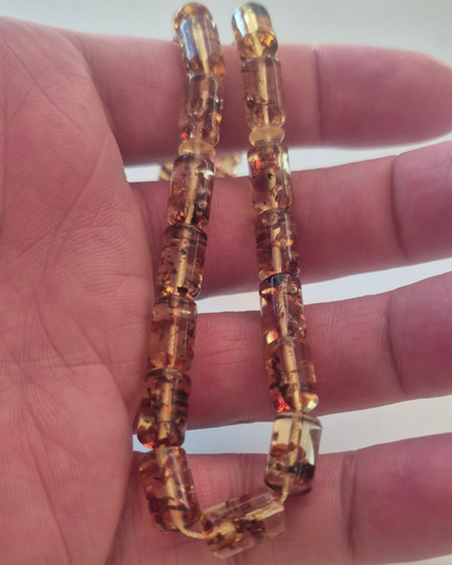 Fosilli Kehribar Tesbih — 12×7 mm fıçı kesim, 33 tane · Doğal Baltık damla kehribarı — ek görünüm