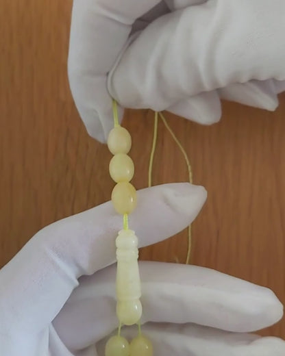 Beyaz Sütlü Kaya Damla Kehribar Tesbih — 11×8,5 mm Zeytin Kesim · 33 Tane - Rusya kehribarı