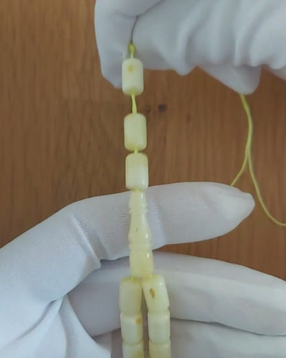 Beyaz Sütlü Kaya Damla Kehribar Tesbih — 11×7 mm Fıçı Kesim · 33 Tane - Rusya kehribarı