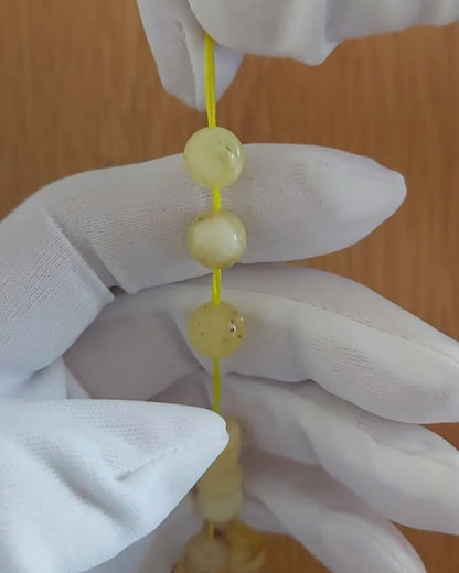 Beyaz Sütlü Kaya Damla Kehribar Tesbih — 9,5 mm Küre Kesim · 33 Tane - Polonya kehribarı