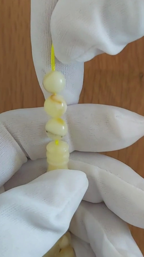 Beyaz Sütlü Damla Kehribar Tesbih — 8,4 mm Küre Kesim · 33 Tane - Polonya kehribarı