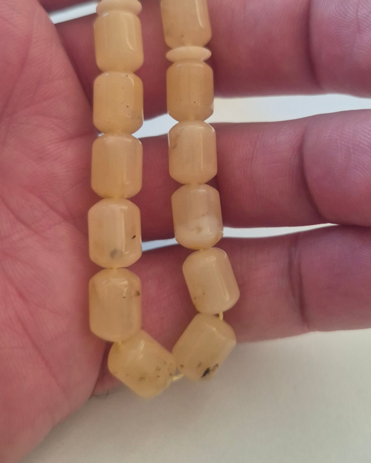 Sütlü Kehribar Tesbih — 11×8 mm fıçı kesim, 33 tane · Doğal Baltık damla kehribarı — ek görünüm