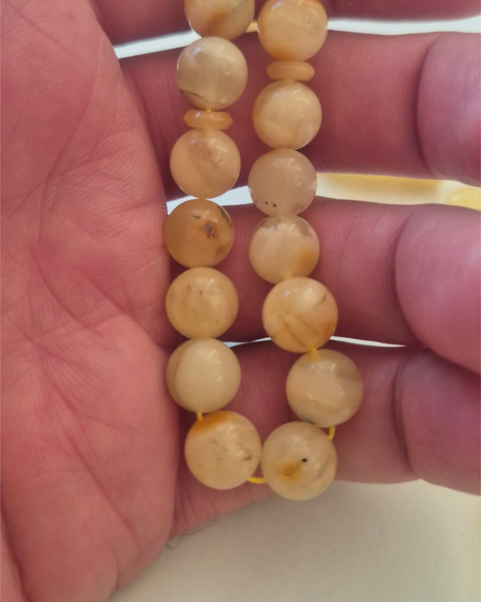 Sütlü Kehribar Tesbih — 9.5 mm küre kesim, 33 tane · Doğal Baltık damla kehribarı — ek görünüm